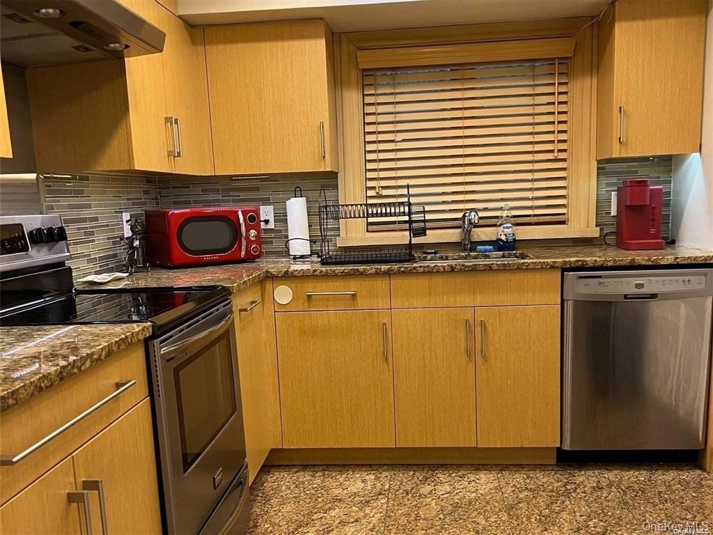 548 S Strong Avenue - Photo 9
