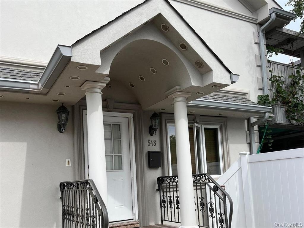 548 S Strong Avenue - Photo 2