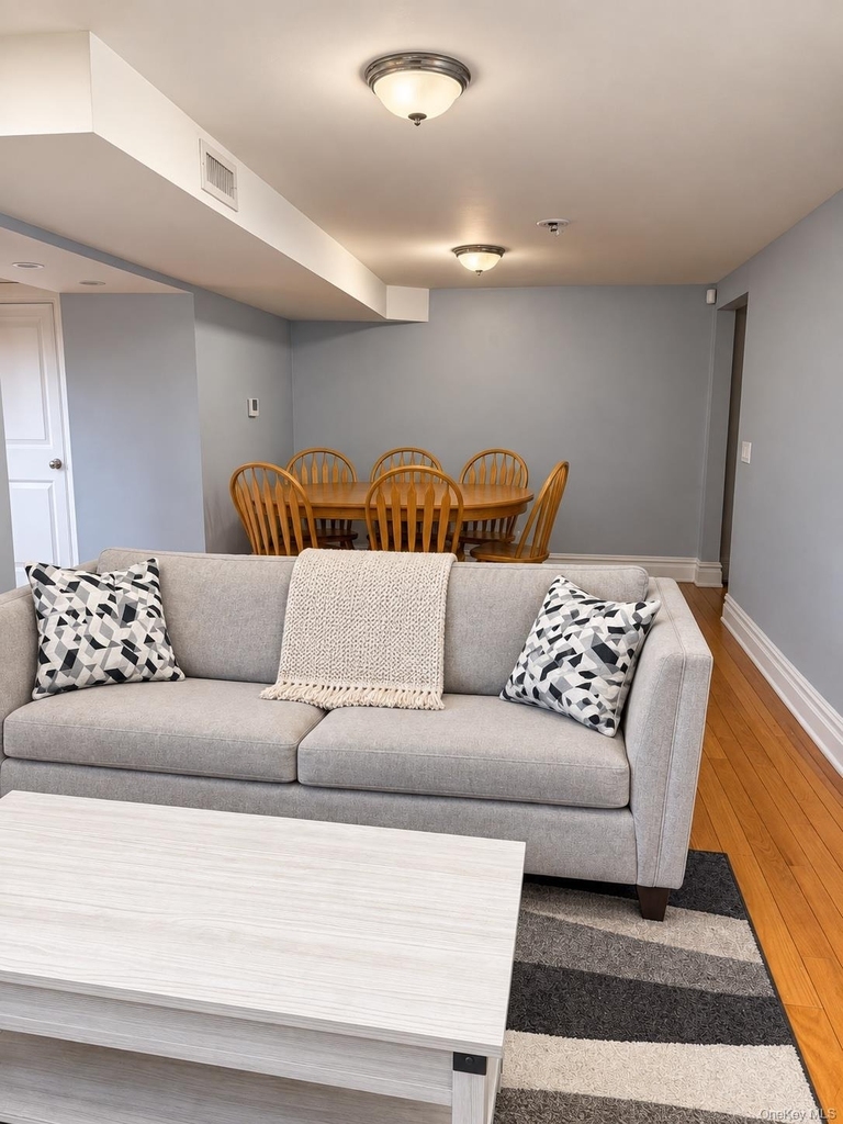 548 S Strong Avenue - Photo 5