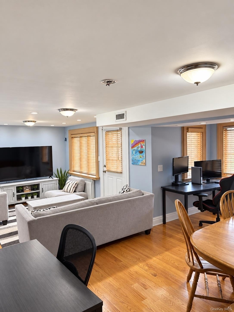 548 S Strong Avenue - Photo 3