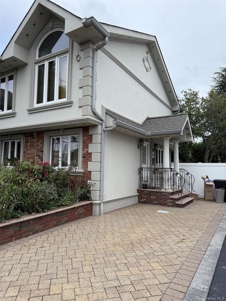 548 S Strong Avenue - Photo 1