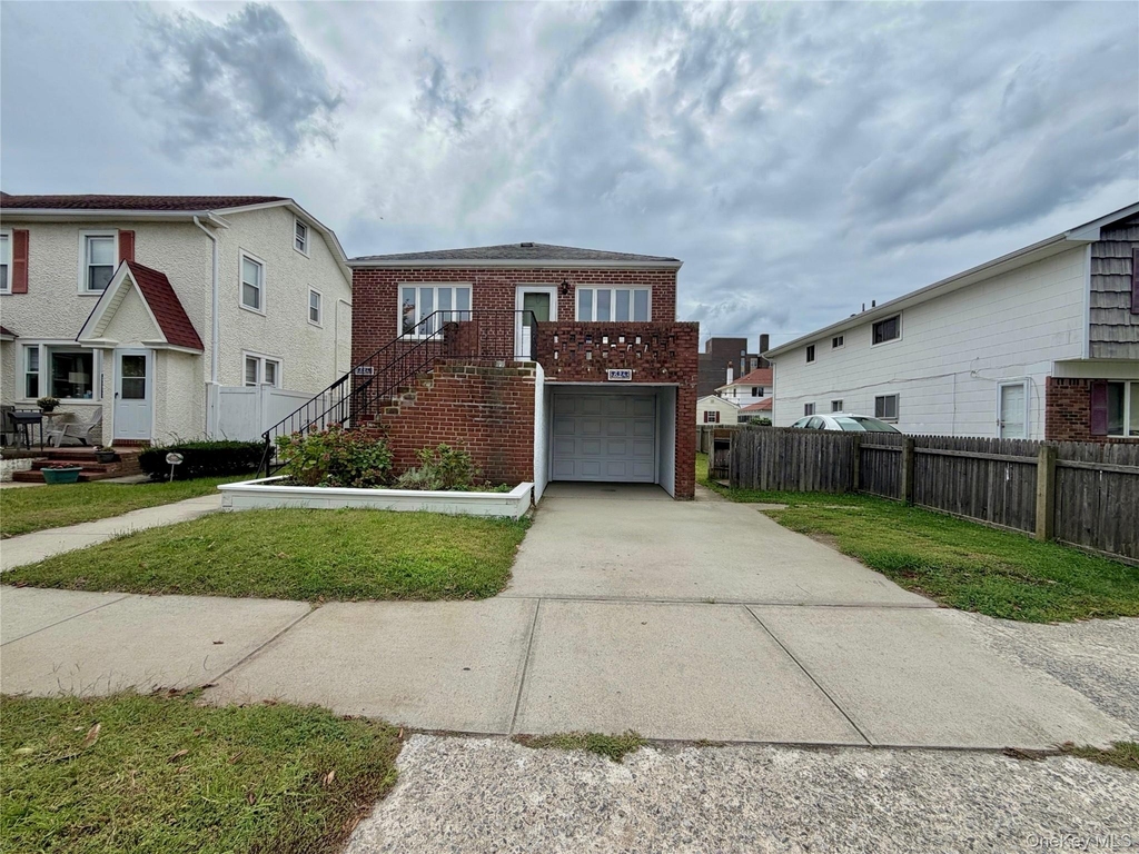 624 W Beech Street - Photo 0