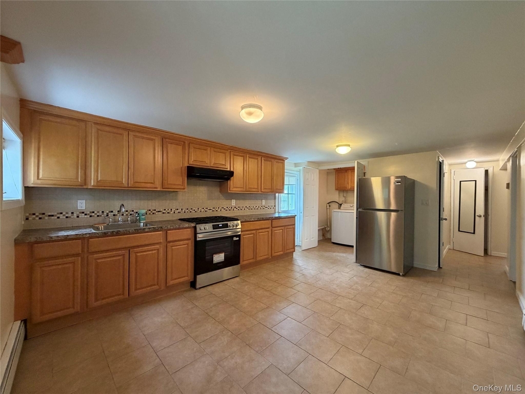 624 W Beech Street - Photo 1