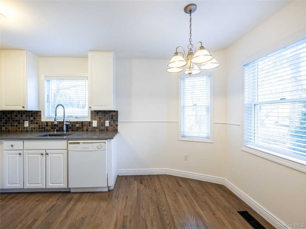 21 Marwood Road N - Photo 3