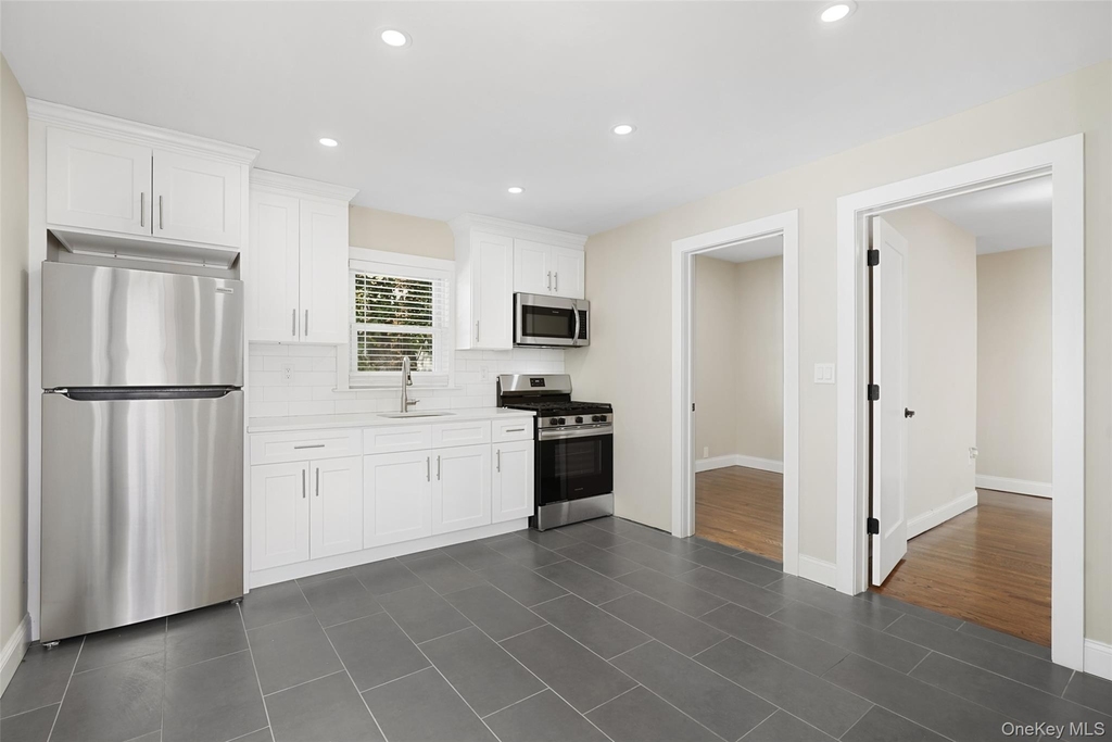 352 Willett Avenue - Photo 2