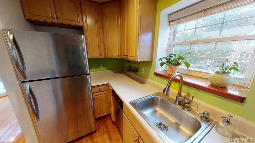 67-08 Exeter Street - Photo 8