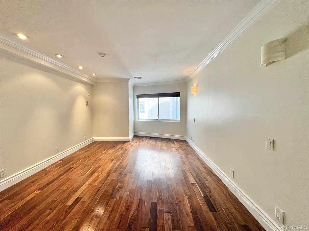 100 Cuttermill Road - Photo 3