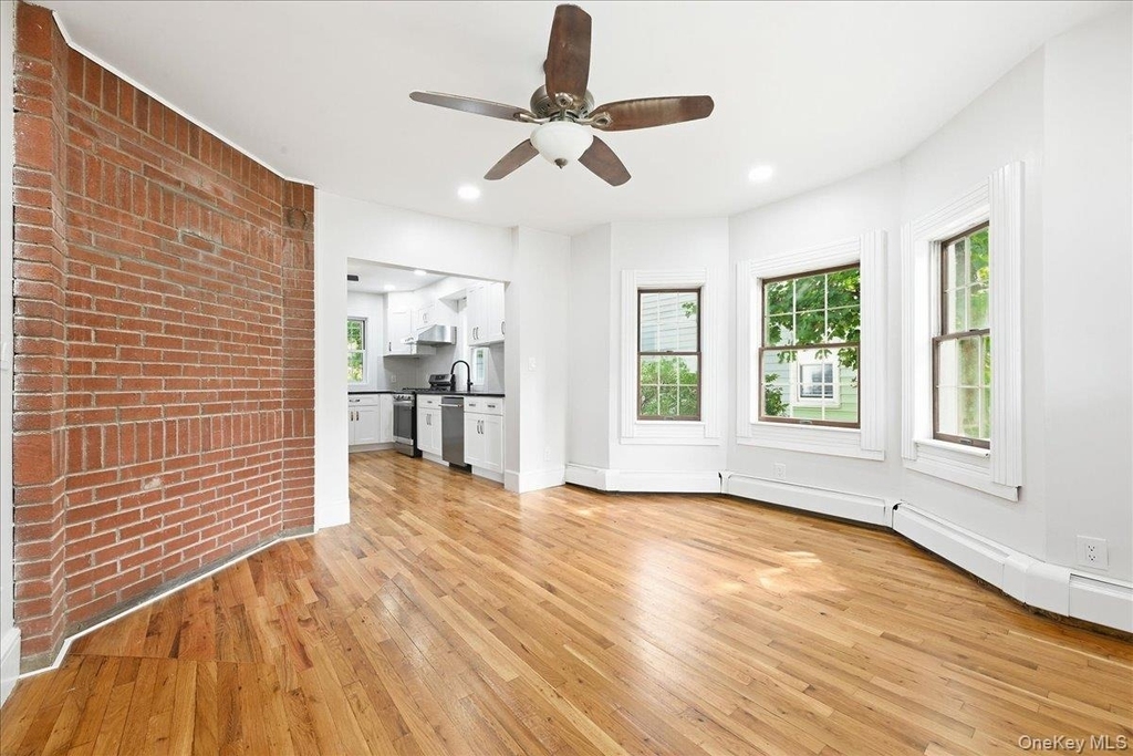 42 Chestnut Street - Photo 2