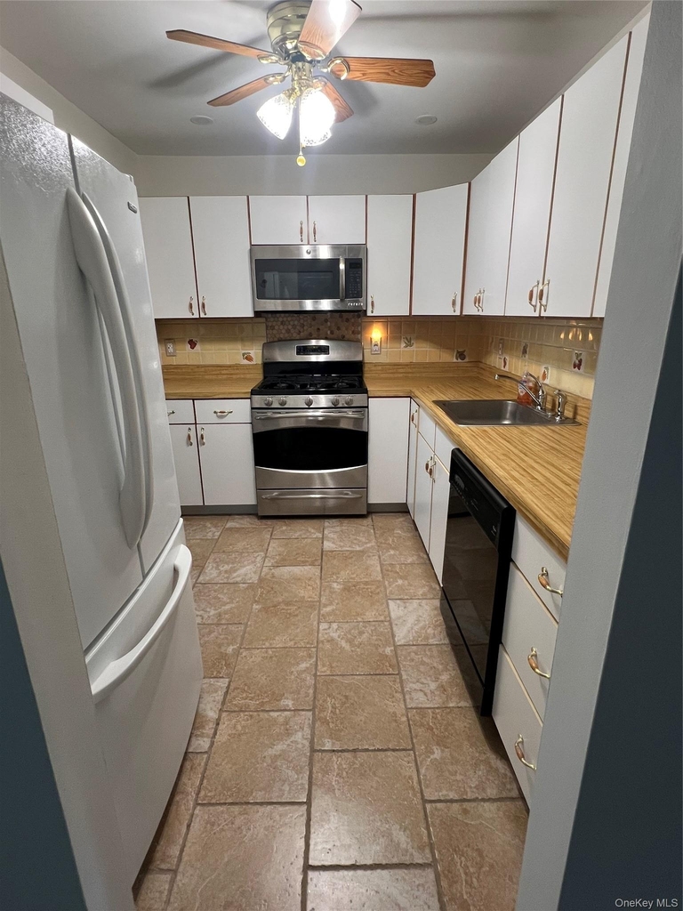 21 Sandy Hill Road - Photo 2