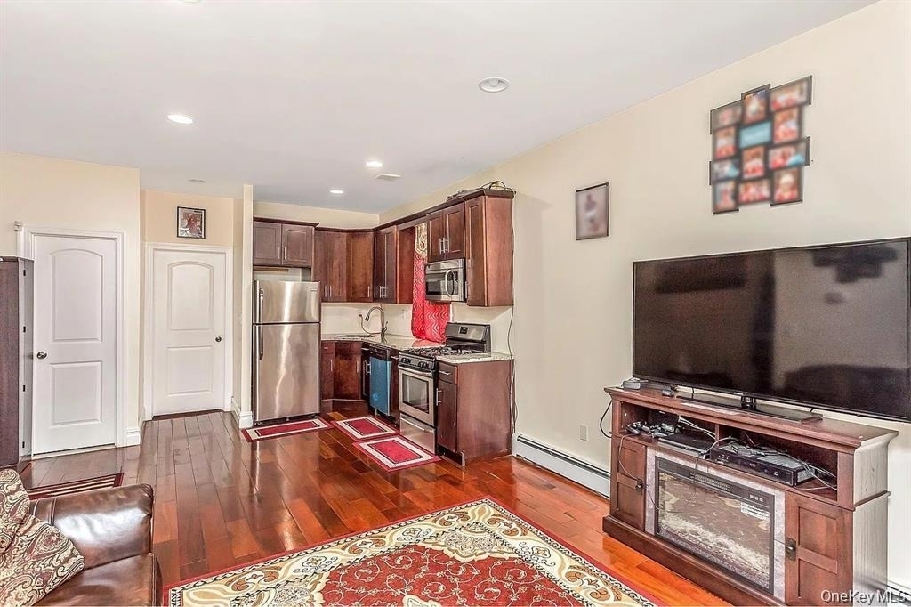 16013 N Conduit Avenue - Photo 2