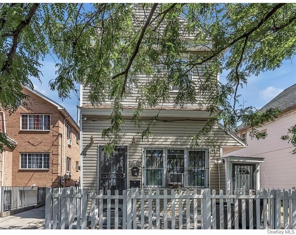 16013 N Conduit Avenue - Photo 0