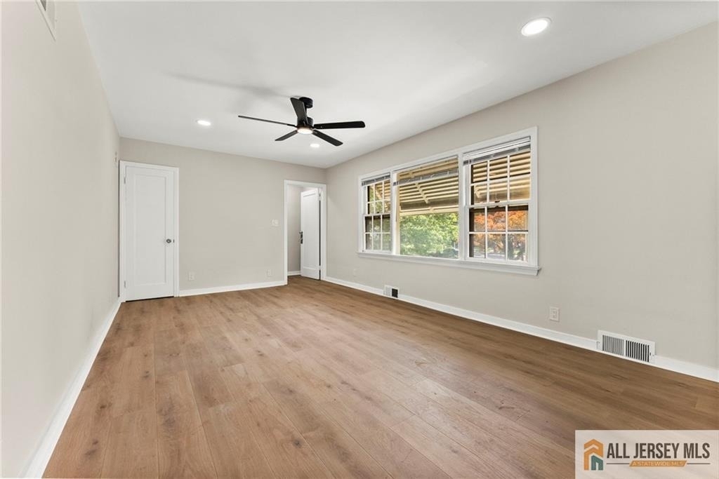 405 Maple Avenue - Photo 3