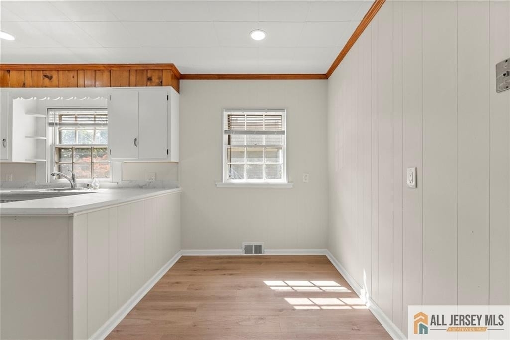 405 Maple Avenue - Photo 4