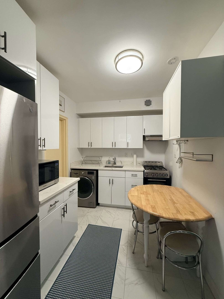 335 W 85th Street - Photo 2