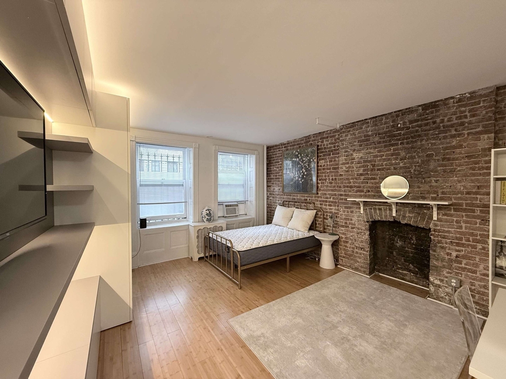 335 W 85th Street - Photo 0