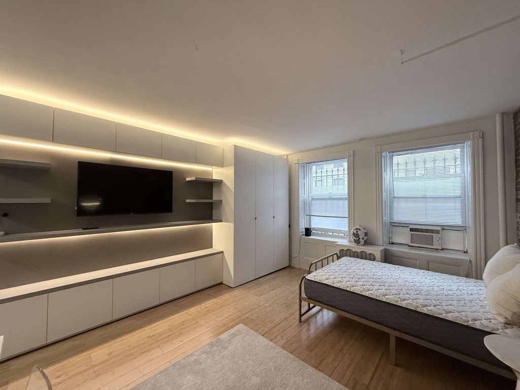 335 W 85th Street - Photo 1
