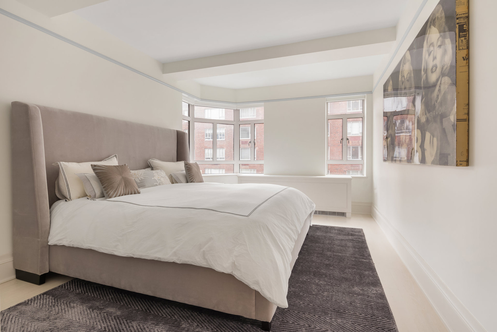 21 E 61st Street - Photo 8