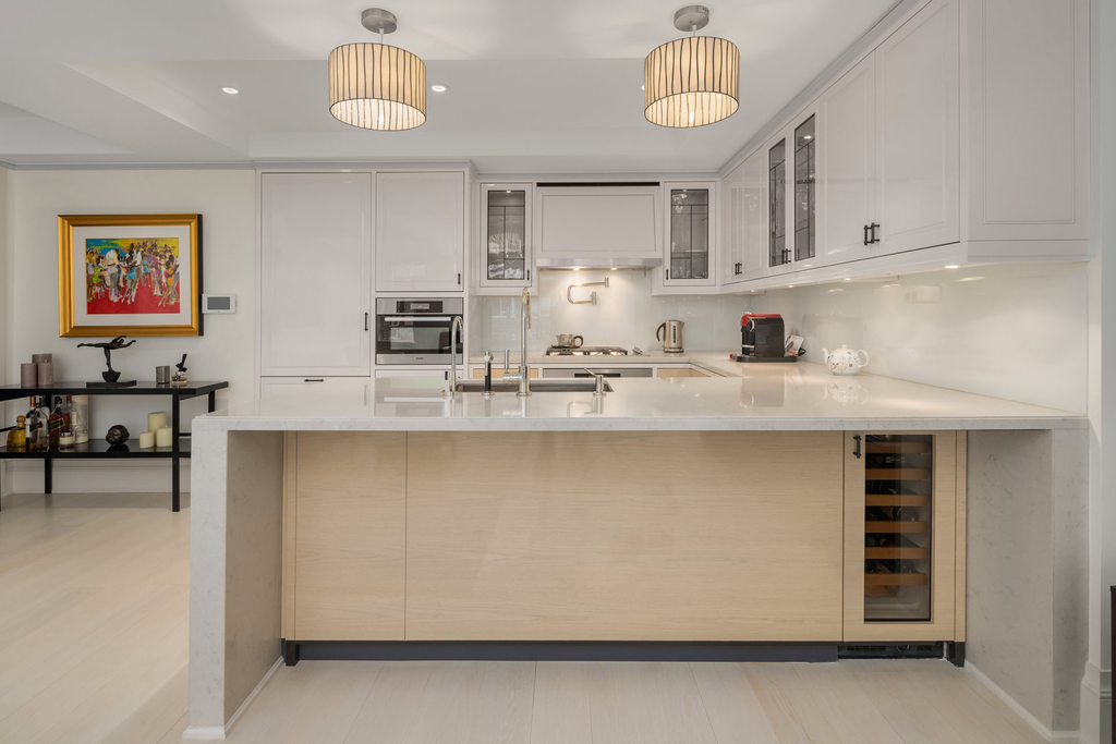 21 E 61st Street - Photo 3
