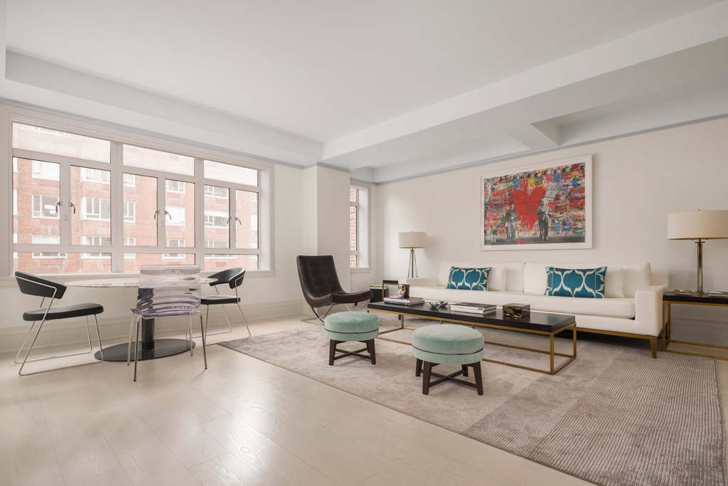 21 E 61st Street - Photo 1