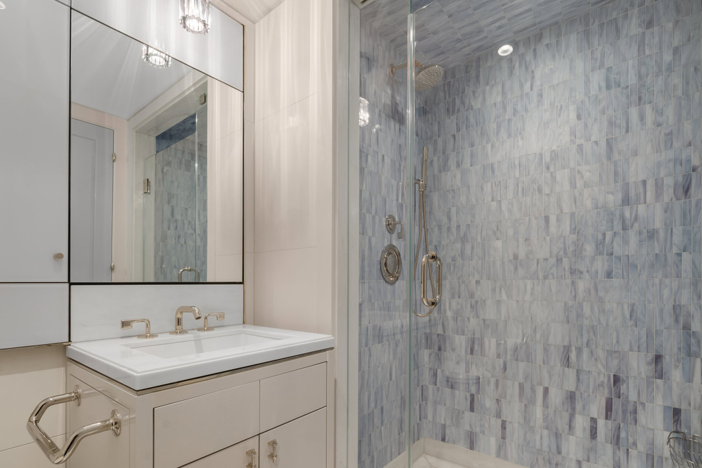 21 E 61st Street - Photo 10