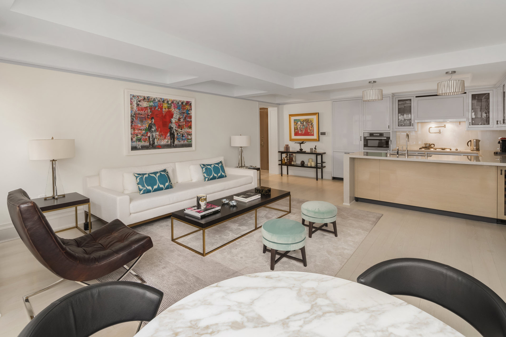 21 E 61st Street - Photo 4