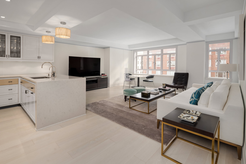 21 E 61st Street - Photo 2