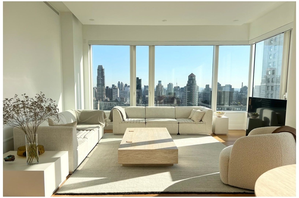 252 E 57th Street - Photo 1