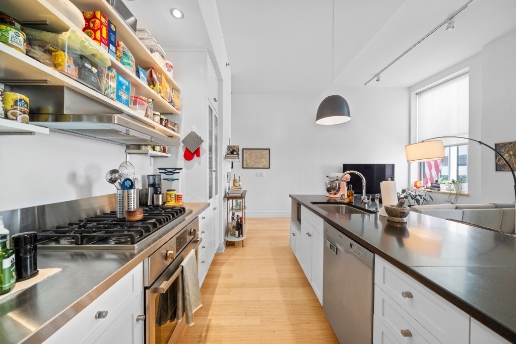 110 Livingston Street - Photo 2