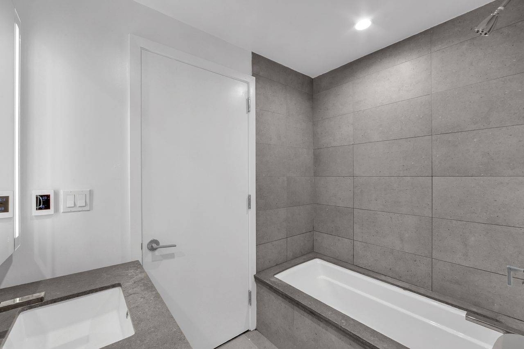 42-02 Crescent Street - Photo 5