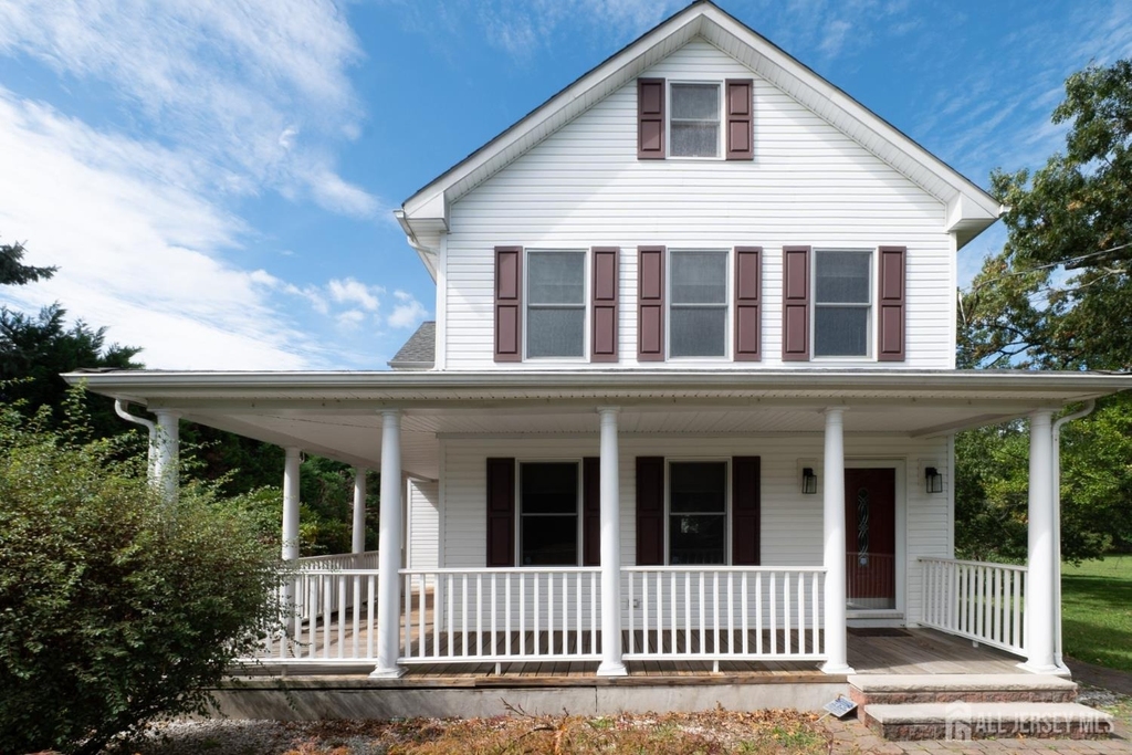 135 Summerhill Road - Photo 0