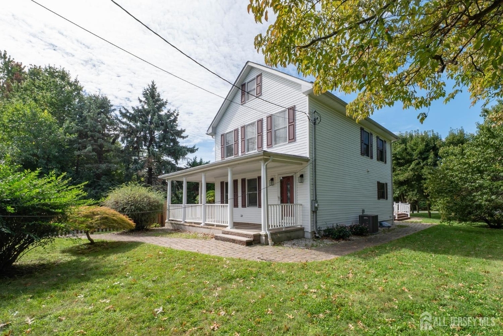 135 Summerhill Road - Photo 2
