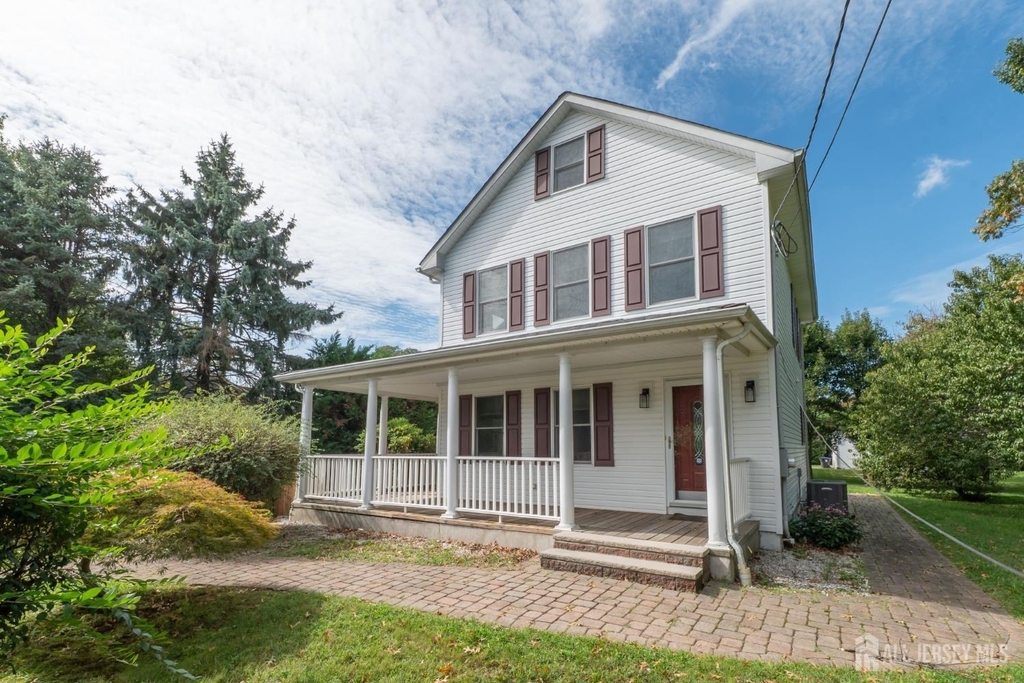 135 Summerhill Road - Photo 1
