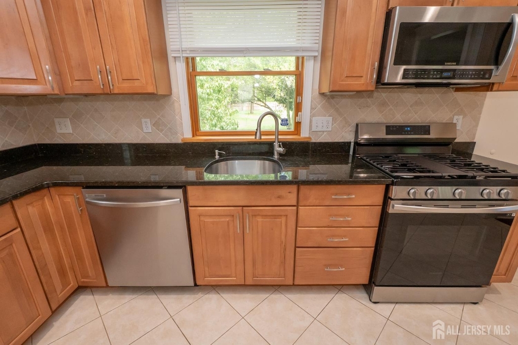 135 Summerhill Road - Photo 9