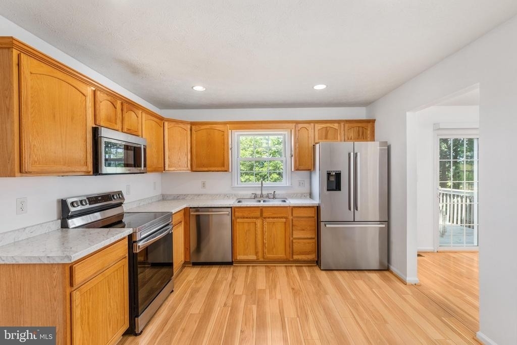 395 Stonewall Street - Photo 0