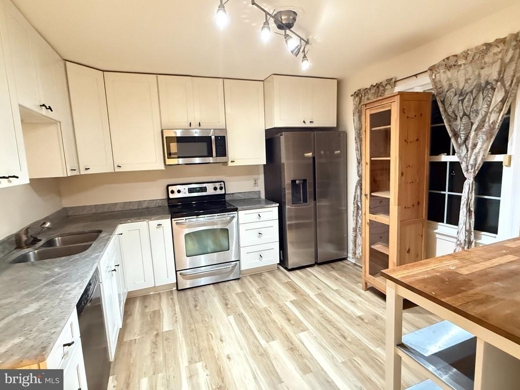 8915 Grandstaff Court - Photo 2