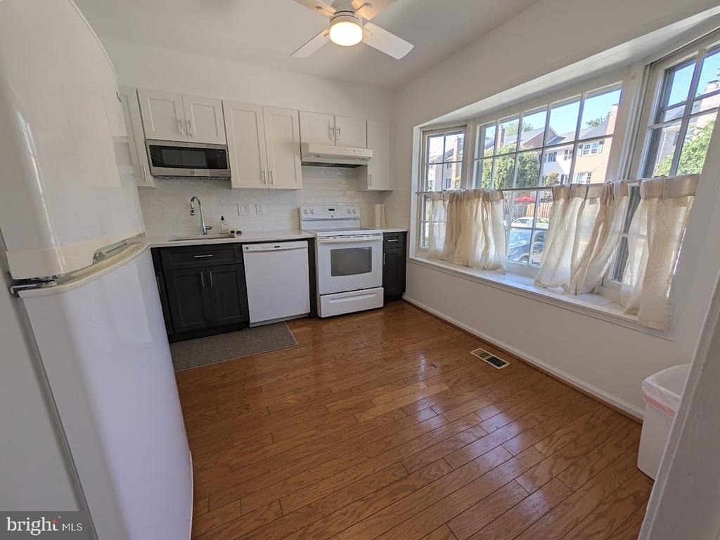 8241 Clifton Farm Court - Photo 2