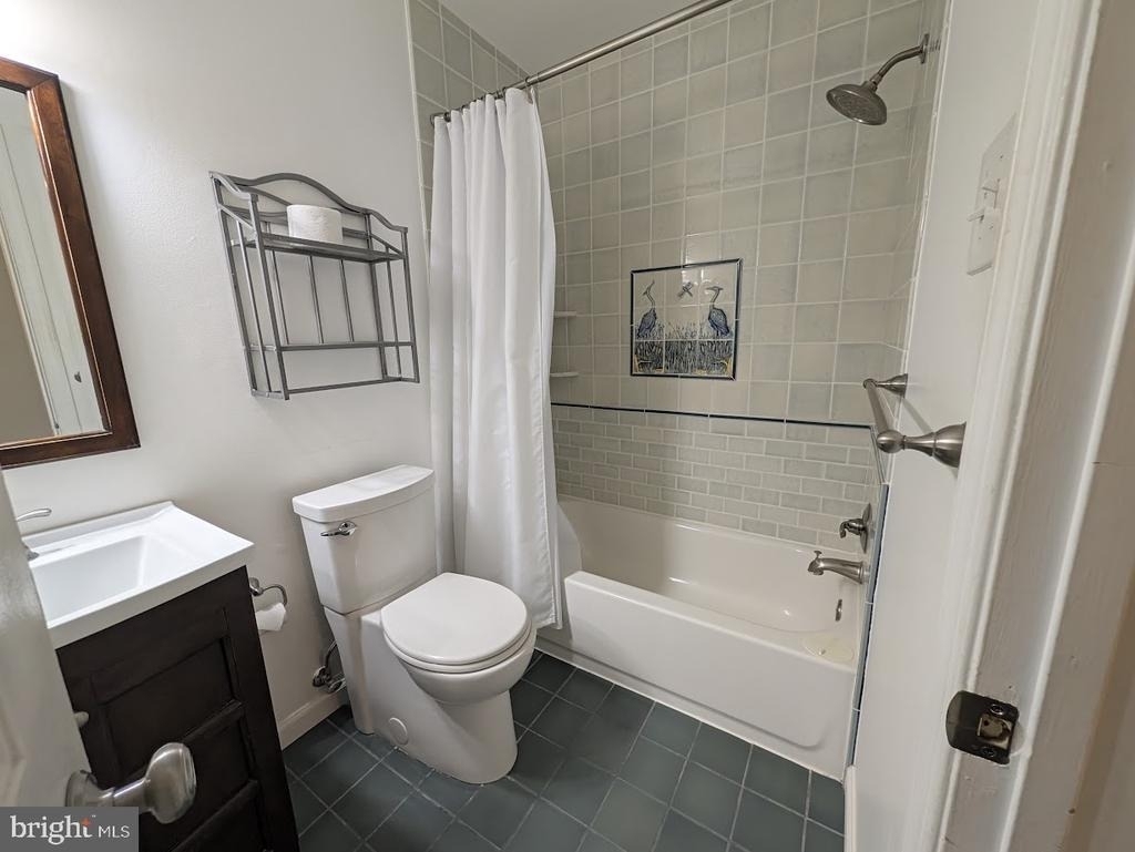 8241 Clifton Farm Court - Photo 21