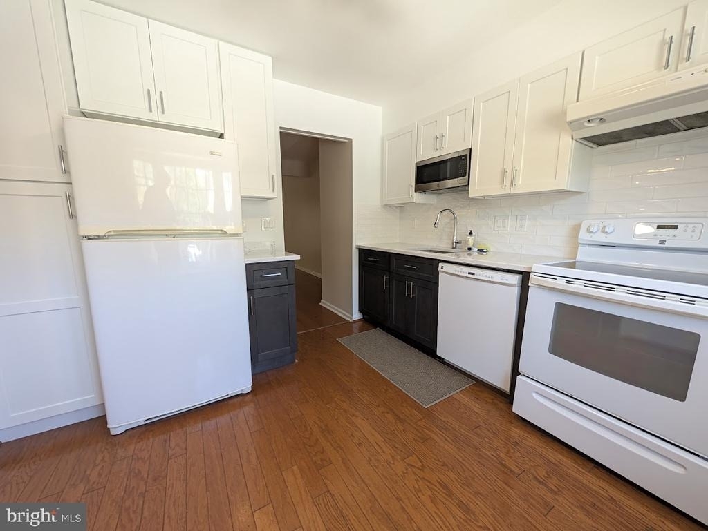 8241 Clifton Farm Court - Photo 3