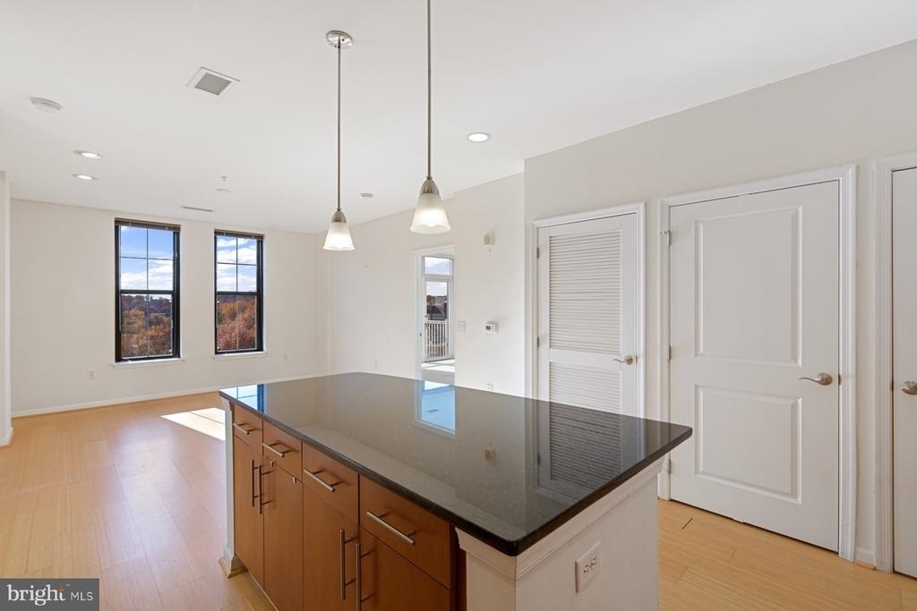 444 W Broad Street - Photo 8
