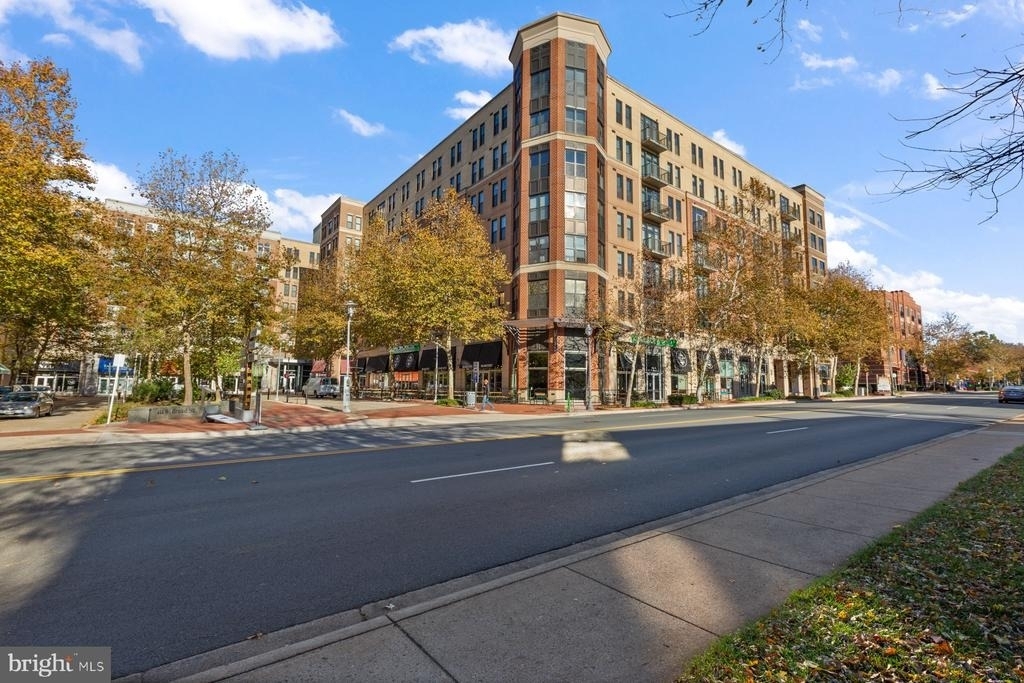 444 W Broad Street - Photo 40
