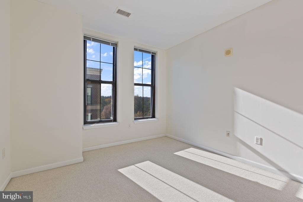 444 W Broad Street - Photo 14