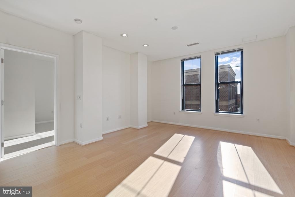 444 W Broad Street - Photo 11