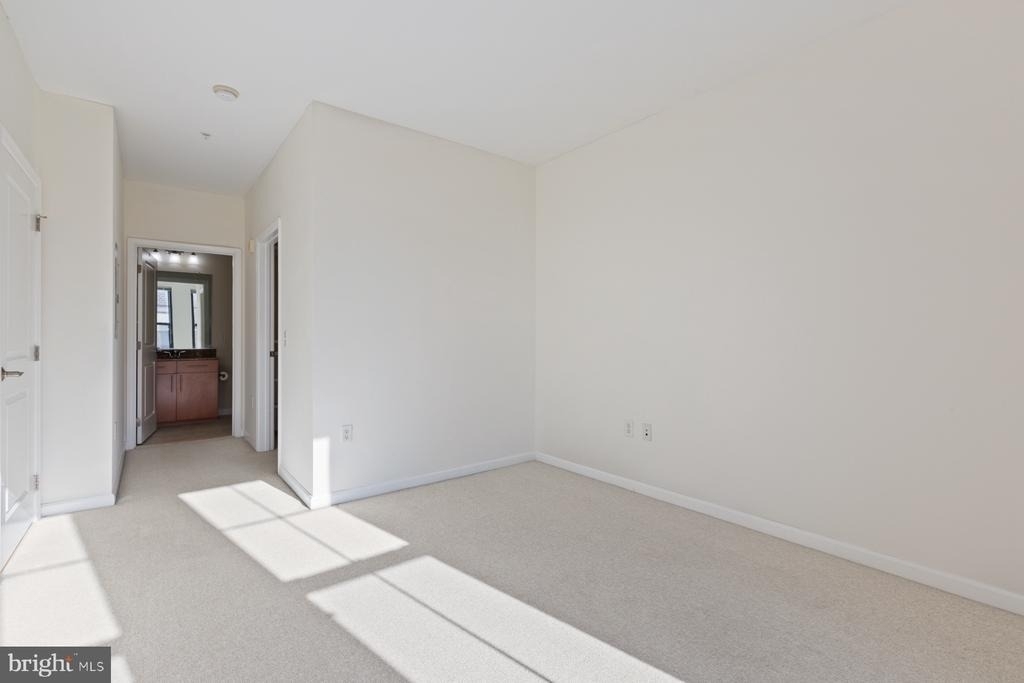 444 W Broad Street - Photo 15