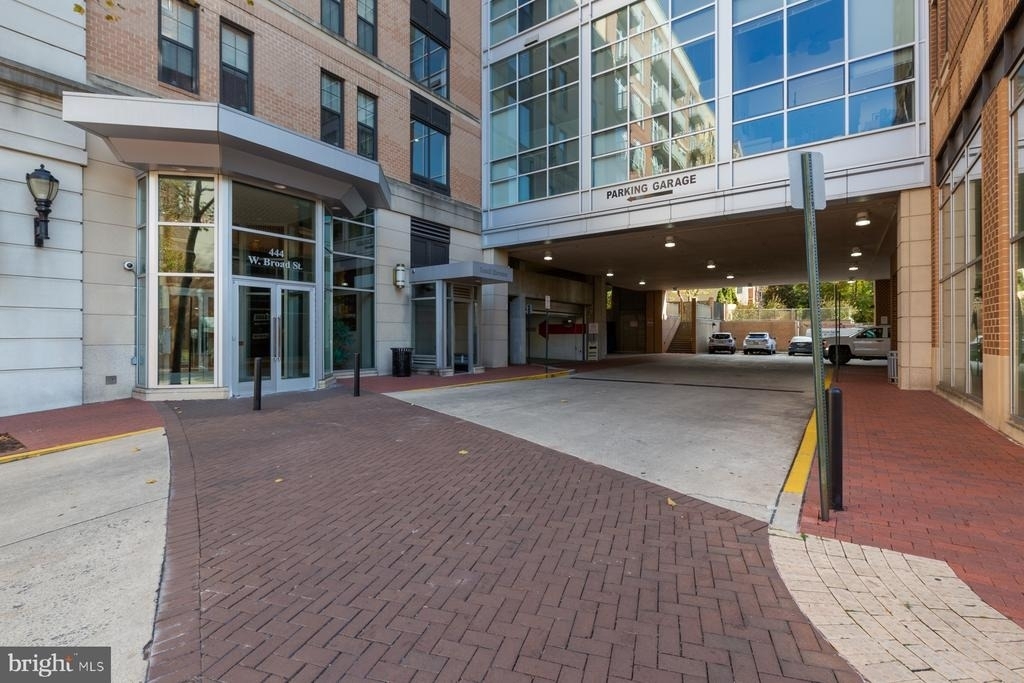 444 W Broad Street - Photo 0
