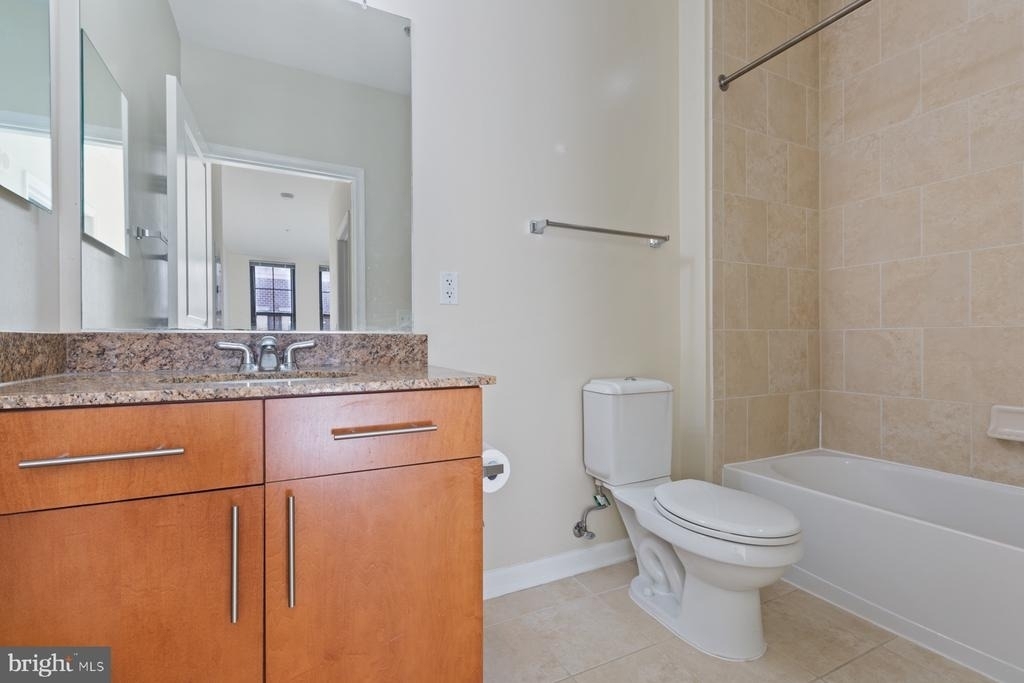 444 W Broad Street - Photo 18