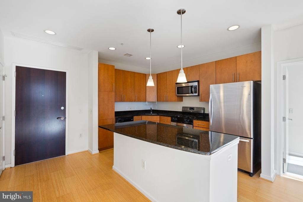 444 W Broad Street - Photo 5