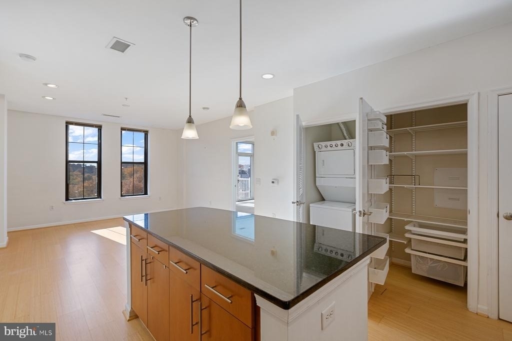 444 W Broad Street - Photo 9