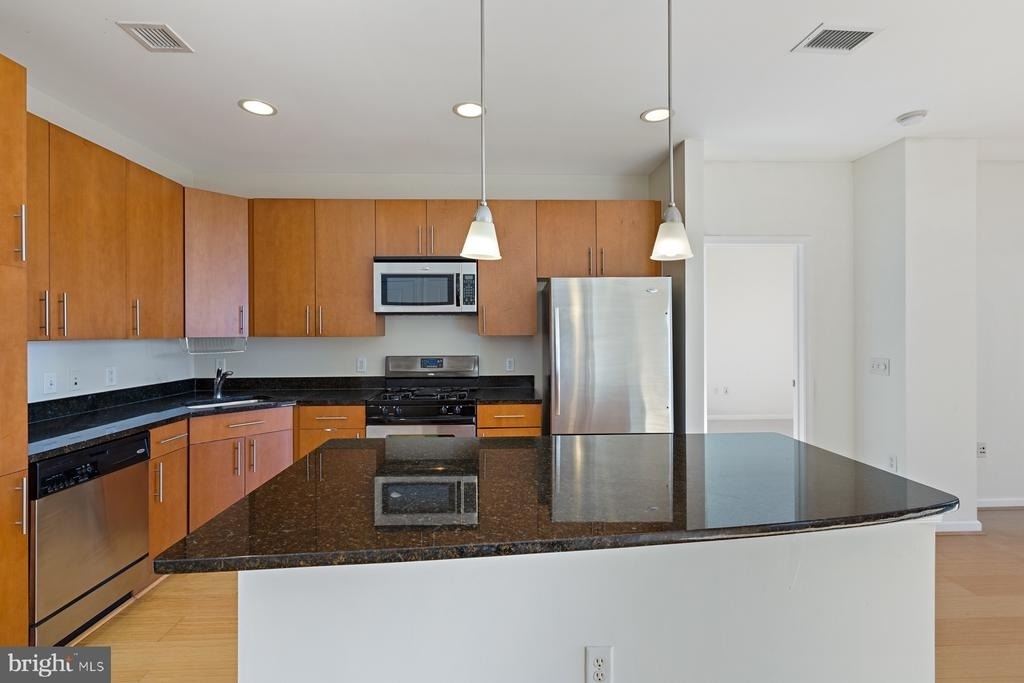 444 W Broad Street - Photo 4