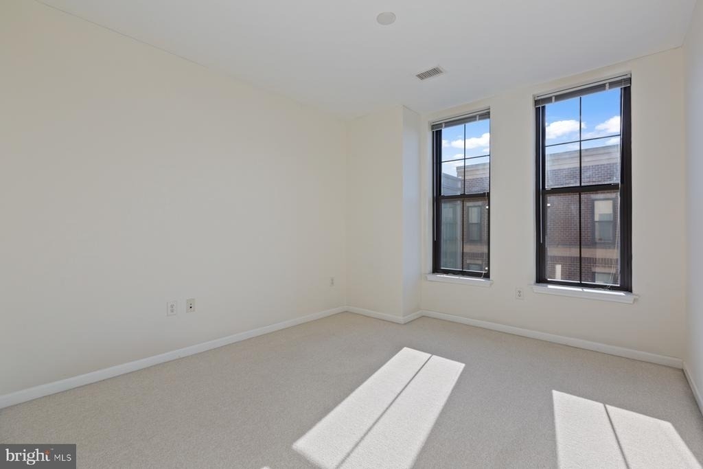 444 W Broad Street - Photo 12