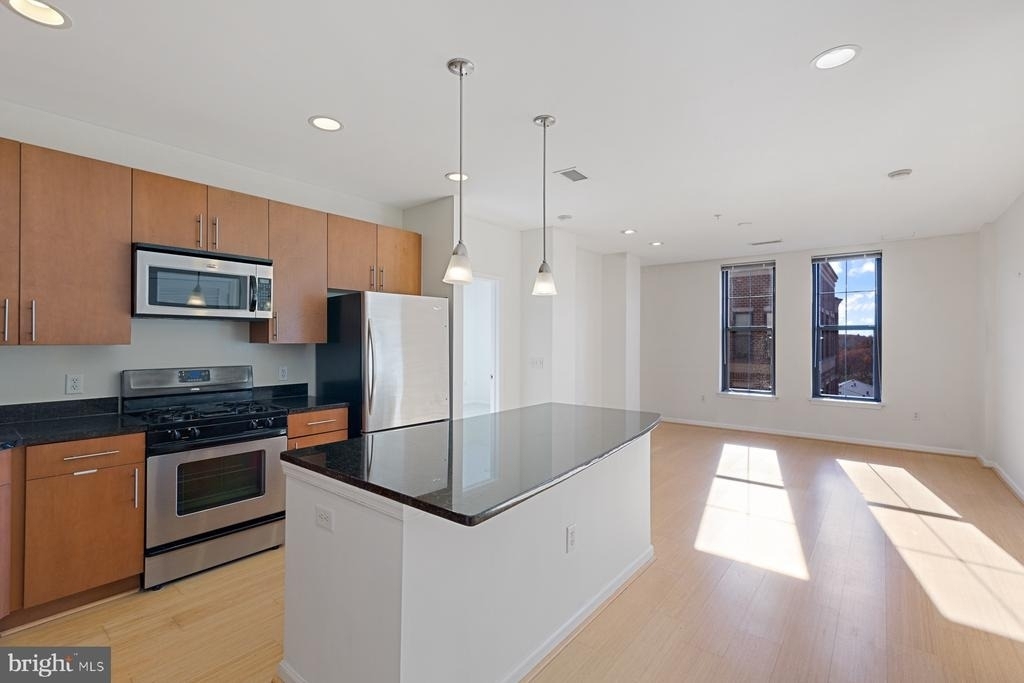 444 W Broad Street - Photo 3